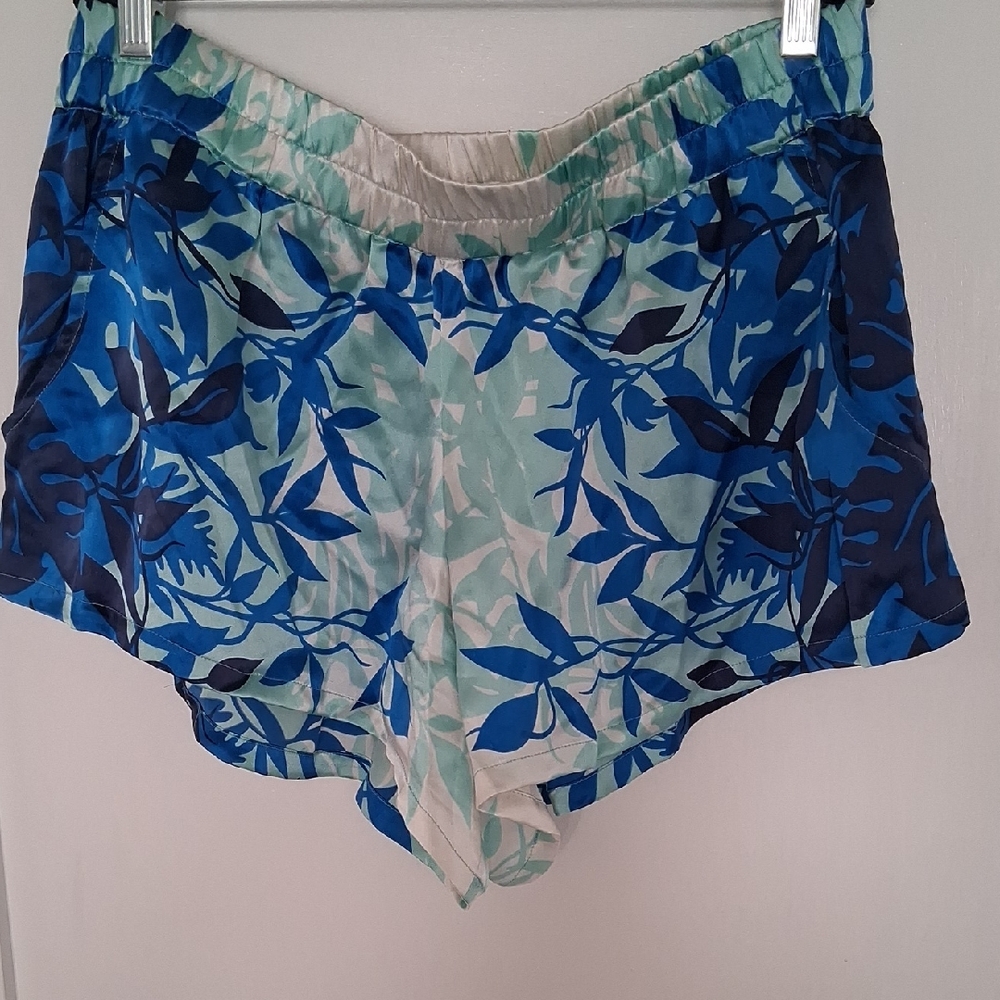 TOWNSEN Blue and Cream Floral Silk Patterned Shorts